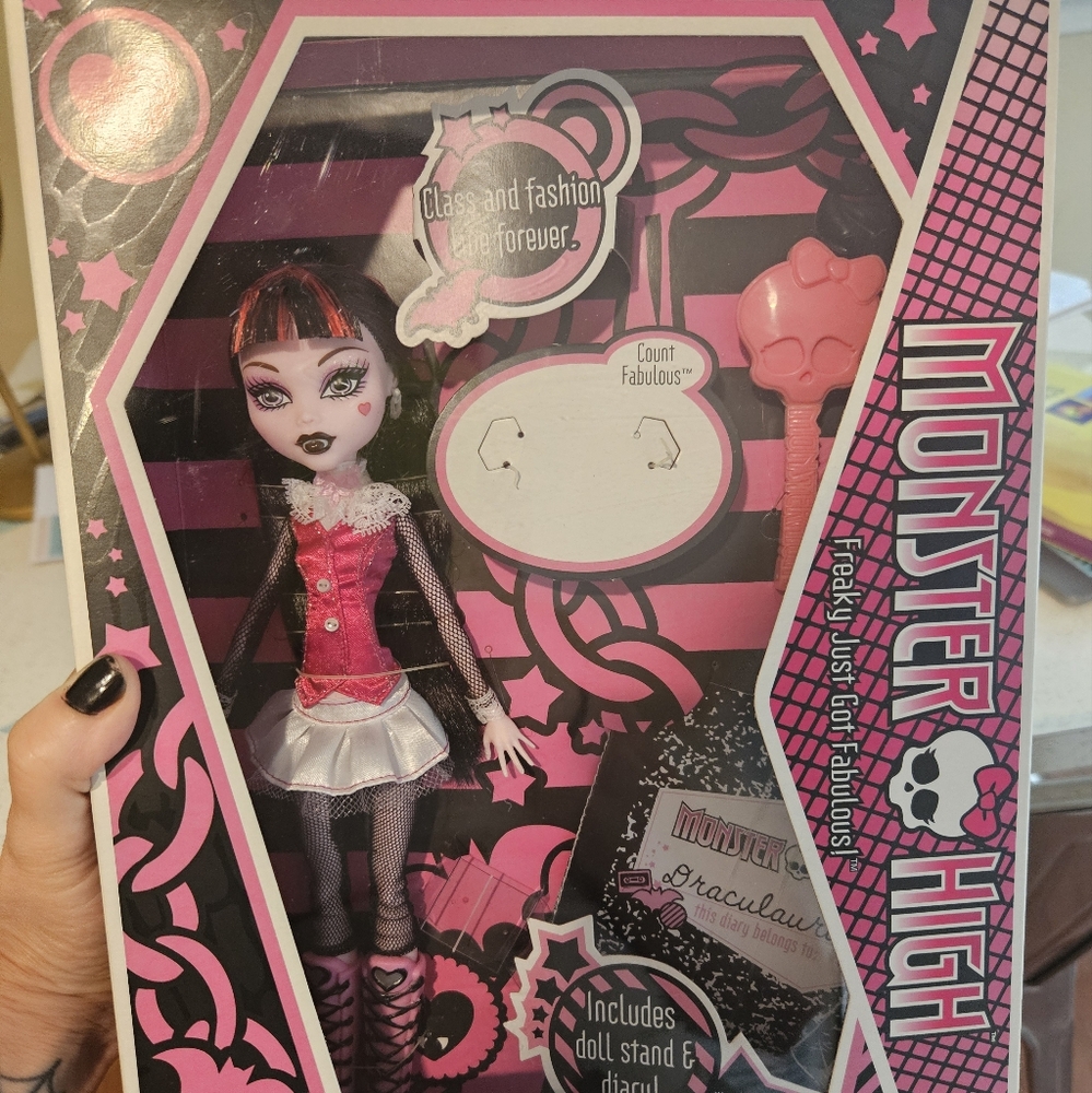 Draculaura G1 Monster High Doll still in box